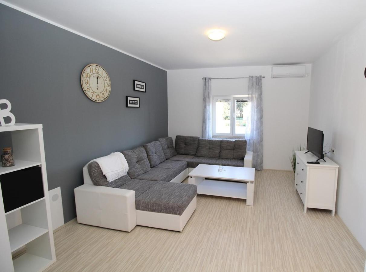 Apartmani Loli Ugljan Exterior photo